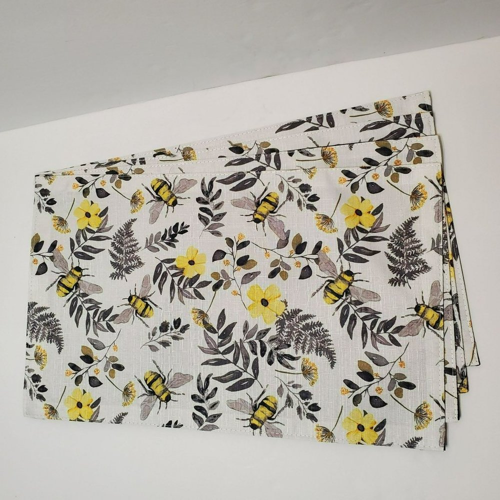 Bee Wildflower Placemats, Set of 4, Yellow Flowers Black, Cottagecore, NWT